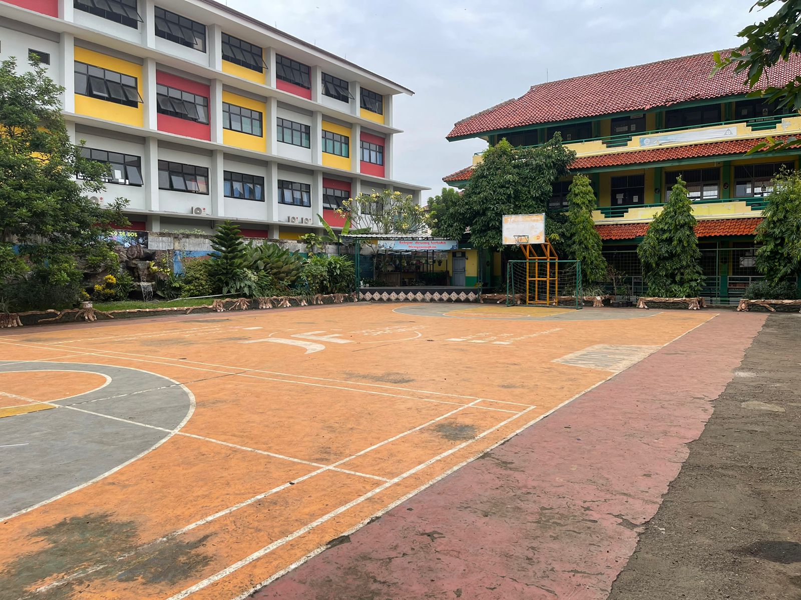 LAPANGAN SEKOLAH